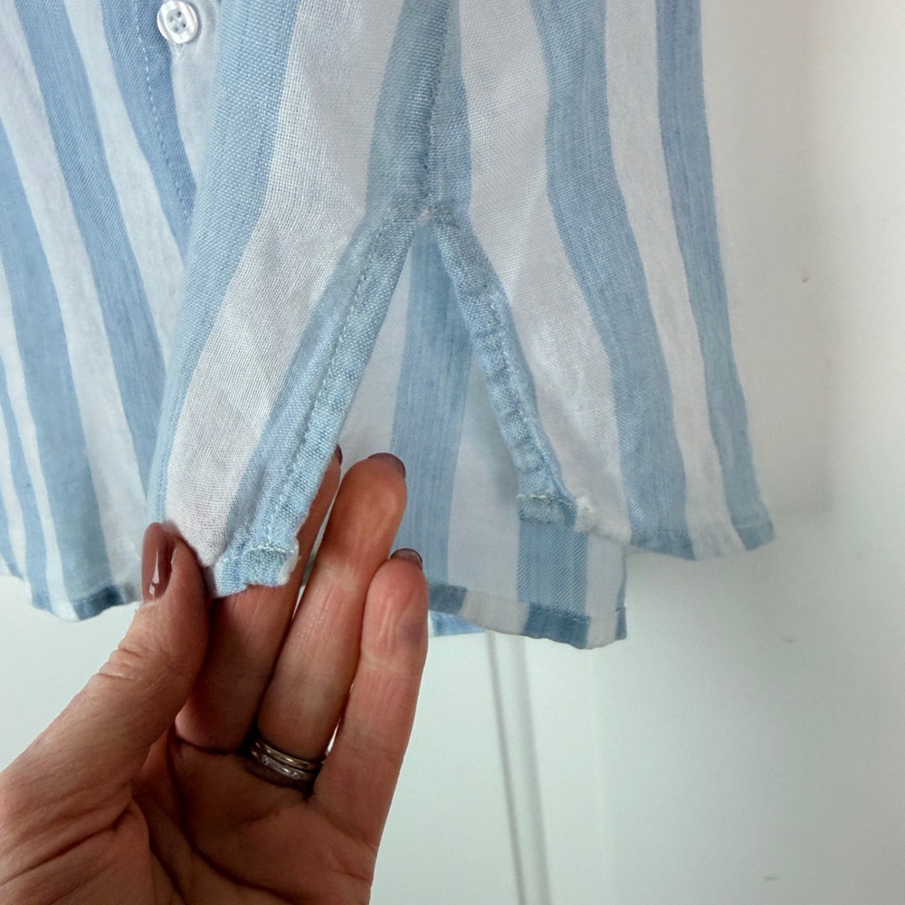 Kut from the Kloth blue stripe linen blend button up shirt sz Large - Picture 5 of 6